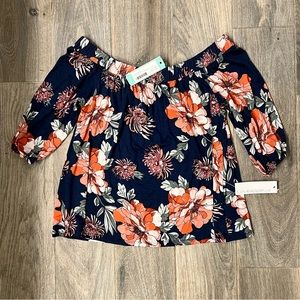 Never worn. Off the shoulder floral top. Size XS.